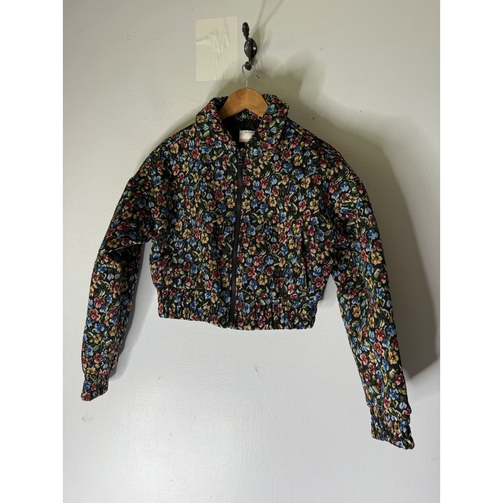 NWT Kimchi Blue Jacket Womens Small Black Floral Tapestry Cropped Quilted Zip Up
